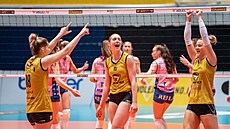 �elmy Brno se radují z bodu v utkání extraligy volejbalistek proti Prost�jovu....