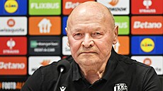 Plze�ský trenér Miroslav Koubek na tiskové konferenci.