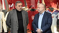Karel Kroupa (vlevo) byl uveden do Sín� slávy Fotbalové asociace (FA�R),...