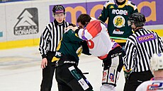 Bitka mezi Michale Hryciowem a Adrianem Gromadzkim v zápase Vsetín vs....