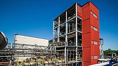 V Draslovce se tradice výroby chemických látek na bázi kyanid pedává z...