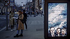 Hnutí ANO spustilo intenzivní negativní kampa� namí�enou proti vlád�, zejména...