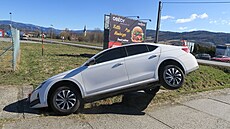 Kuri�zn� nehoda se stala p�ed parkovi�t� restaurace Rest While v Rapot�n� na...