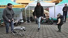 Kam po kole nebo kde najít brigádu. To byl hlavní zájem nkolika tisíc...