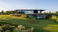 Opájí se výhledy na �eku Vislu a roviny Mazovských plání. Je navýsost moderní,...