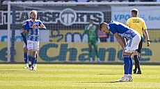 Smutný Jan Kliment z Olomouce po inkasovaném gólu s Hradcem Králové.