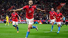 Tomá� Sou�ek oslavuje gól na 3:1 b�hem utkání fotbalové reprezentace v rámci...
