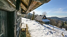 Jedna z výstupových tras na Veľkou Raču vede přes osadu Valangy, kterou tvoří...