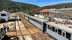 Minas de Ríotinto. Atmosféra kone�né stanice vlaku, dál je tra� p�em�n�ná na...