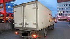 �idi� nákladní dodávky nacouval v centru Zlína do dvou seniorek. �eny skon�ily...