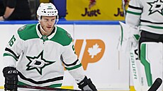 Útoník Mikko Rantanen po druhé výmn v sezon NHL u válí za Dallas.
