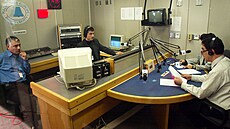 Rozsvícením �erveného sv�tla za�alo 30. ledna v Praze vysílání Rádia Svobodná...