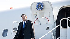 Marco Rubio po p�íletu na mezinárodní leti�t� Jean Lesage v kanadském Quebecu,...