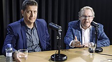 Hosté po�adu KONTEXT - historik Martin Ková� (vpravo) a historik Vít Smetana.