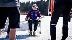 Markéta Davidová sledovala �tafetový závod mu�� od trati na �idli�ce.
