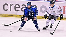 Na puk v dr�ení vítkovického Riharda Bukartse si d�lá zálusk karlovarský Jan...