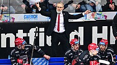 Královehradecký trenér Tomá� Martinec p�i �tvrtfinálovém utkání s Mladou...