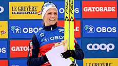 Therese Johaugová na stupních vítz po triumfu v domácím závod v Oslu.