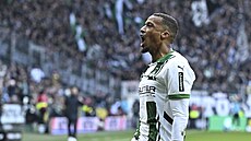 Alassane Plea se raduje z trefy proti Werderu Brémy.