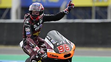 Jake Dixon se raduje z triumfu ve Velké cen� Argentiny v kategorii Moto2.
