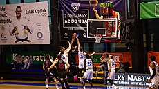 Momentka z utkání mezi USK Praha a Nymburkem.