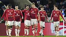 Radost fotbalist� Manchesteru United po gólu proti Leicesteru.