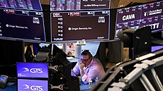 Po pondlním zahajovacím zvonní na Wall Street v New Yorku index Dow Jones...