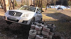 Mercedes se samovoln rozjel z kopce.