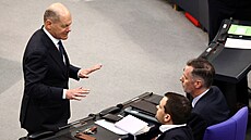 N�mecký kanclé� Olaf Scholz na mimo�ádné sch�zi Spolkového sn�mu. (18. b�ezna...