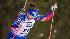 Francouzka Julia Simonová b�í zkrácený vytrvalostní závod v Pokljuce.