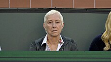 Martina Navrátilová sleduje semifinále turnaje v Indian Wells.