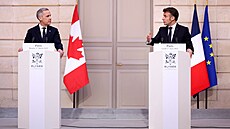 Kanadský premiér Mark Carney (vlevo) se v Pa�í�i se�el s francouzským...