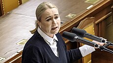 Ministryn� obrany Jana �ernochová p�i jednání Sn�movny (�14. b�ezna 2025)