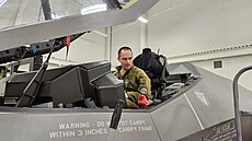 Stíhací pilot Ale Svoboda se podílí na pechodu eského letectva na stroje...