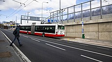 Na brn�nském Tomkov� nám�stí se stala p�edm�tem kritiky nová zastávka MHD ve...