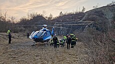 Záchranná akce u zran�ného mladíka, který spadl ze skály v Prokopském údolí....