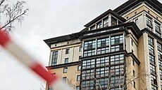 Zasaená stecha domu na západ Moskvy (14. bezna 2025)