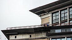 Zasa�ená st�echa domu na západ� Moskvy. (14. b�ezna 2025)