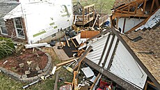 Nejméně 26 lidí zahynulo při tornádech a bouřích, které postihly několik...