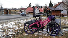 Flotilu mechanických bicykl� ve ��á�e nad Sázavou a Polni�ce loni doplnilo dvacet kus� v elektro verzi.