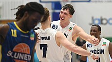 Tomá� Pomikálek a Tadeá� Slowiak slaví, smutní Lesley Varner