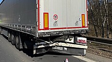 Silnice I/21 pat�í k nejrizikov�j�ím v regionu. Letos v b�eznu se o tom p�esv�d�il i �idi� kamionu, do kterého zezadu narazila dodávka.