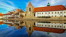 Západní �ást klá�tera na stran� u slepého ramene by m�la podle historik�...