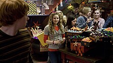 Rupert Grint a Jessie Cave ve filmu Harry Potter a Princ dvojí krve (2009)