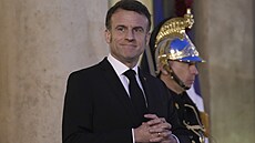 Francouzský prezident Emmanuel Macron uvítal v Pa�í�i moldavskou prezidentku...