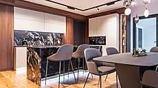 Dominantu kuchyn� p�edstavuje ostr�vek, jeho� zadní strana je oblo�ena...