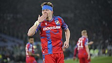 Plzeňský Pavel Šulc slaví gól do sítě Lazia.