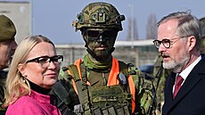 Ministryně obrany Jana Černochová a premiér Petr Fiala při návštěvě žateckých...