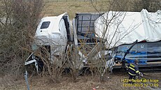 Nehoda dvou kamion� zastavila provoz mezi �ernicemi a �t�novicemi. Jeden z voz�...