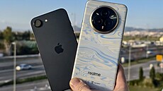 Apple iPhone 16e a Realme 14 Pro+